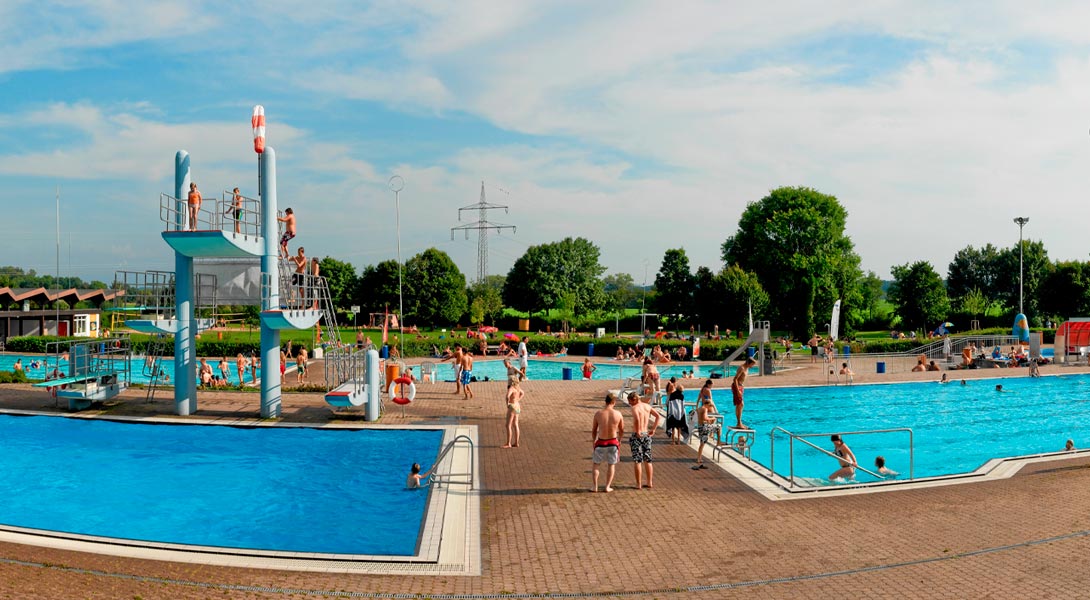 Schwimmbecken im Freibad Crailsheim
